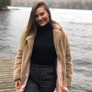 Meet your Posher, Leslie